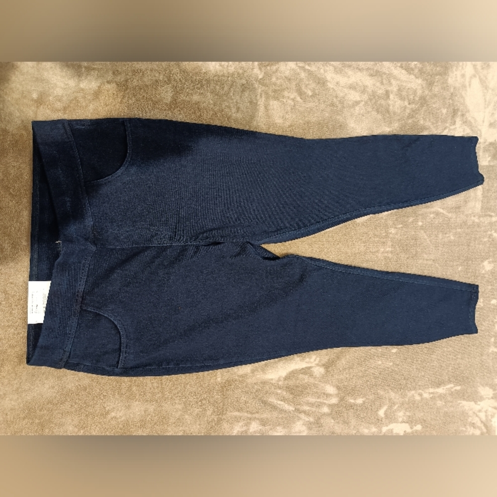 Ankle-length elasticized pants